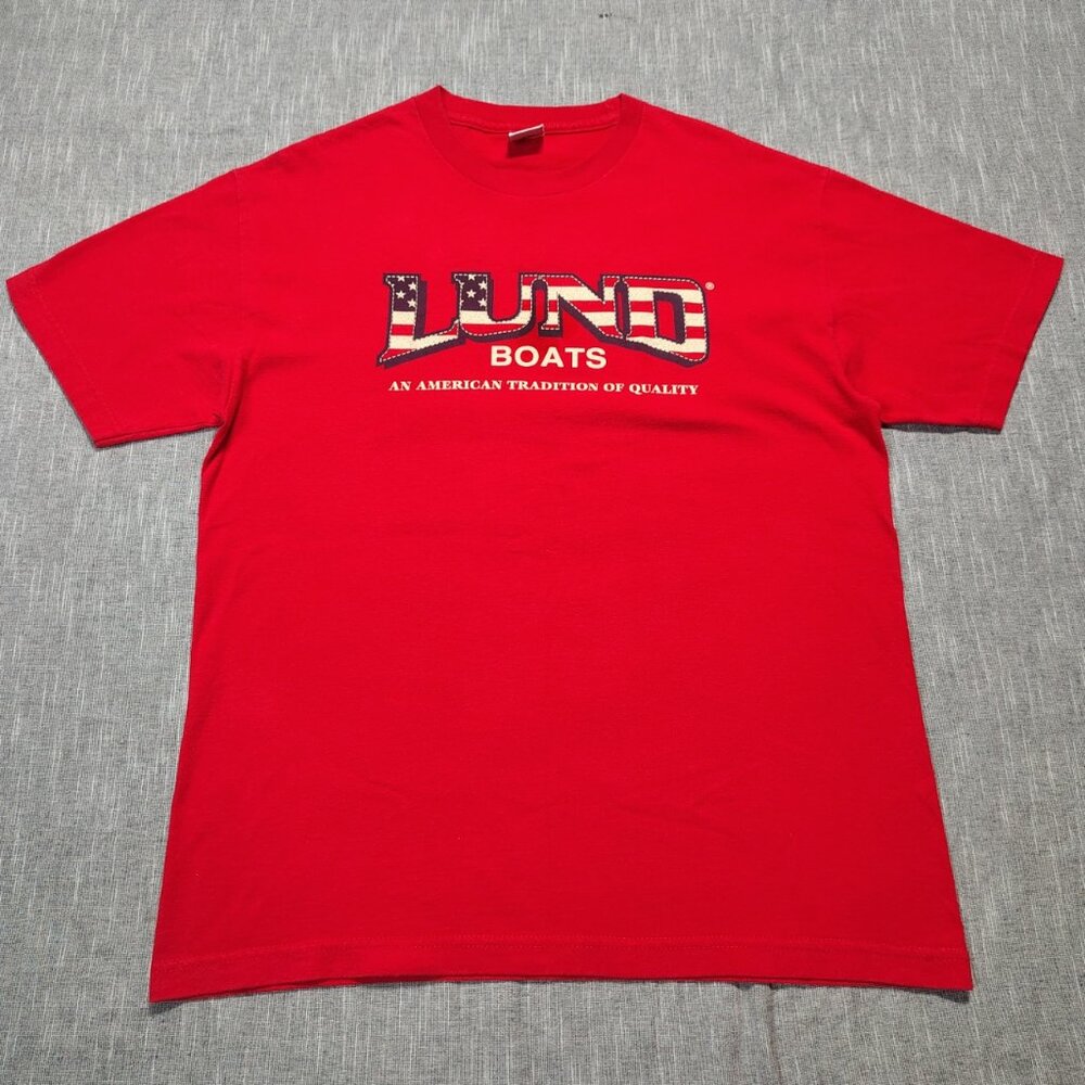 Lund Boats‎ The Game T-Shirt Size Large Red American Flag Script Logo Patriotic